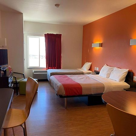 Baymont By Wyndham Williston Hotel Bagian luar foto