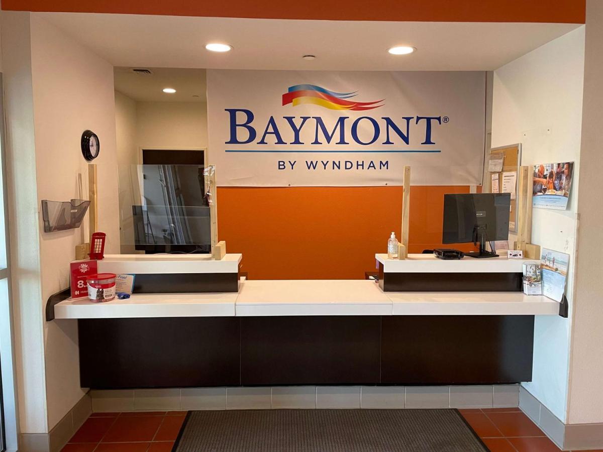 Baymont By Wyndham Williston Hotel Bagian luar foto