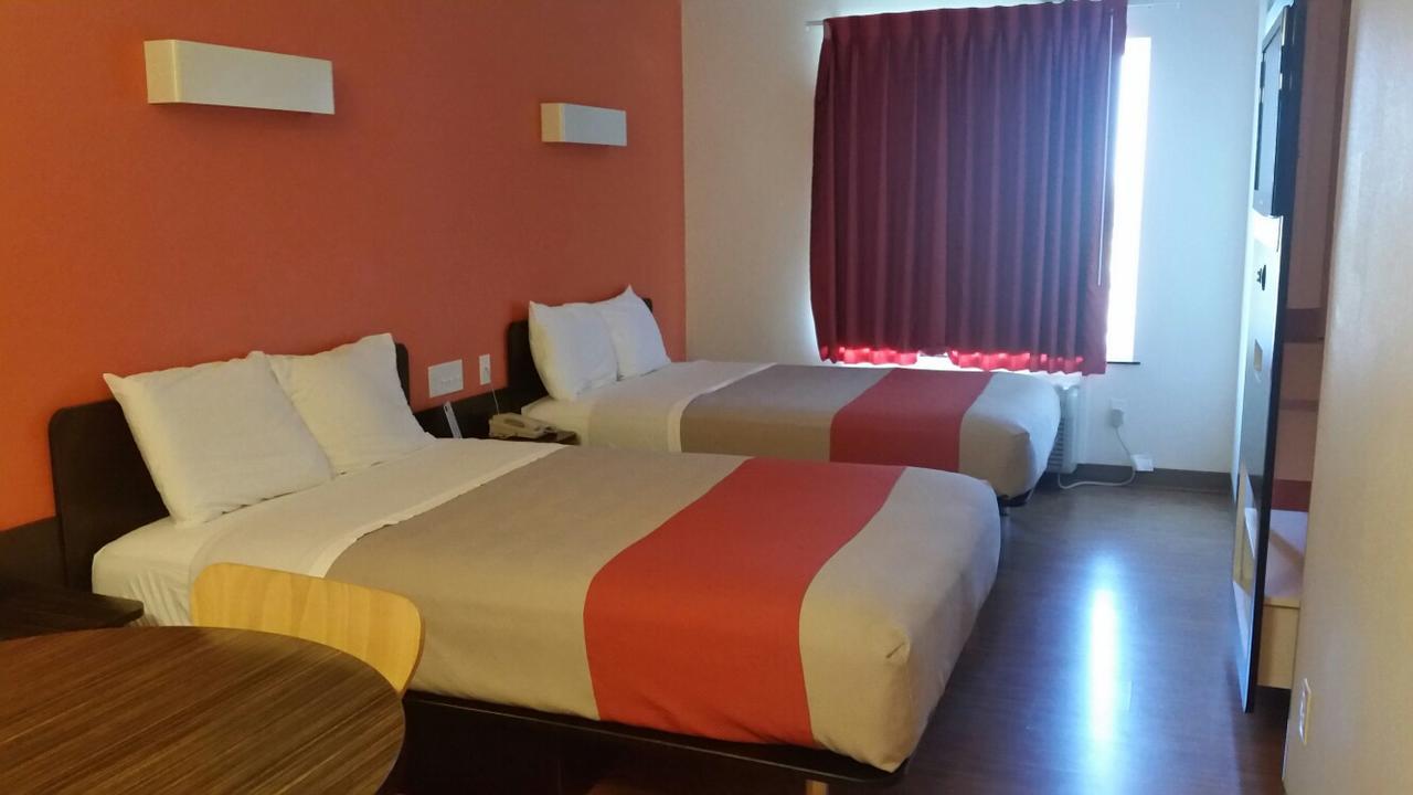 Baymont By Wyndham Williston Hotel Bagian luar foto