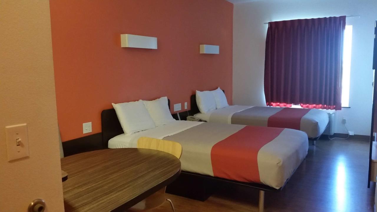 Baymont By Wyndham Williston Hotel Bagian luar foto