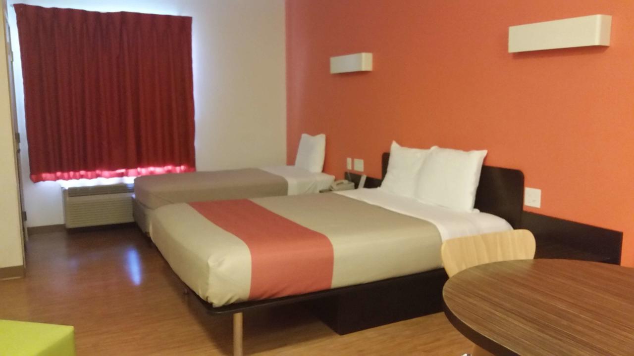 Baymont By Wyndham Williston Hotel Bagian luar foto