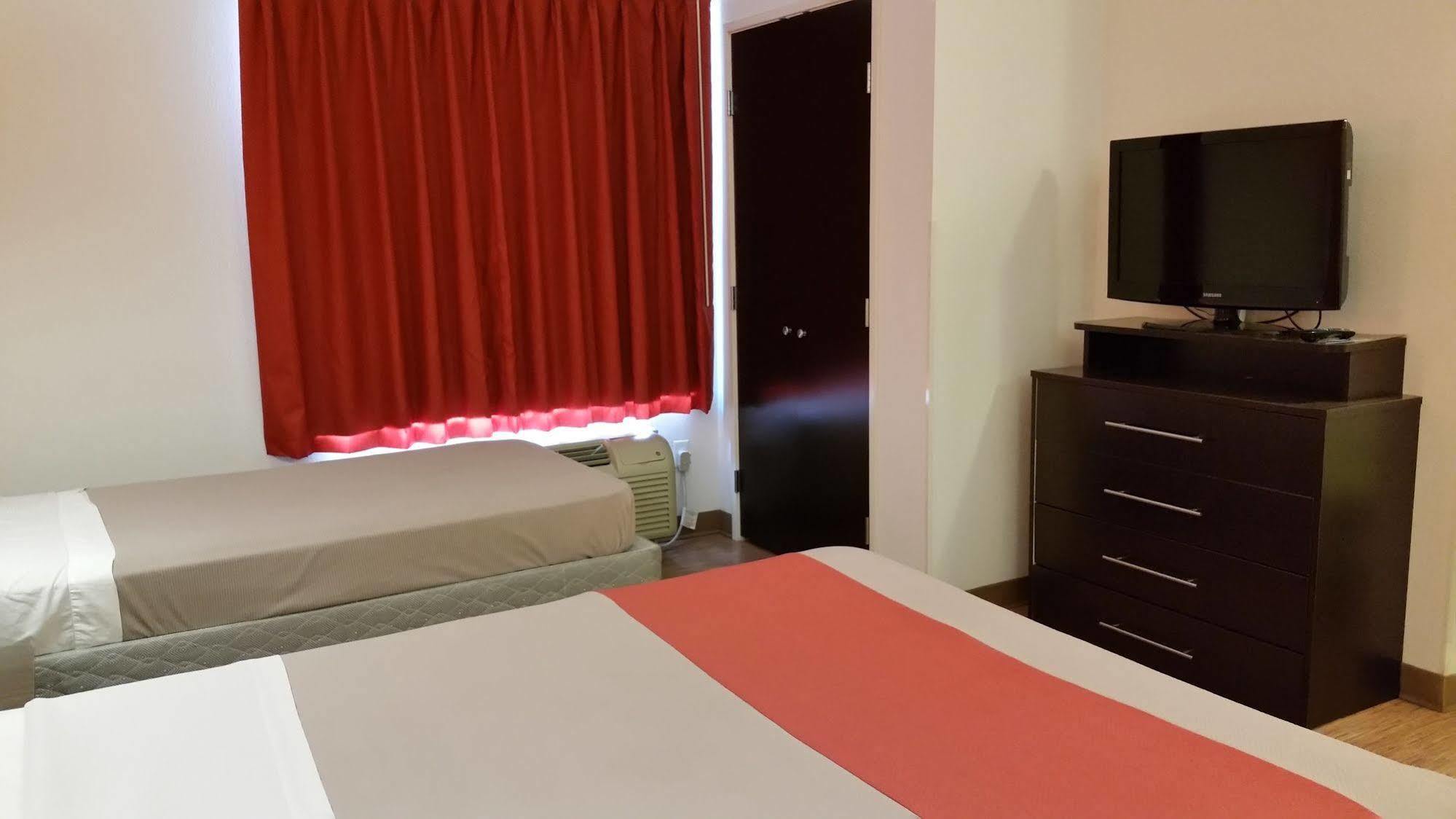 Baymont By Wyndham Williston Hotel Bagian luar foto