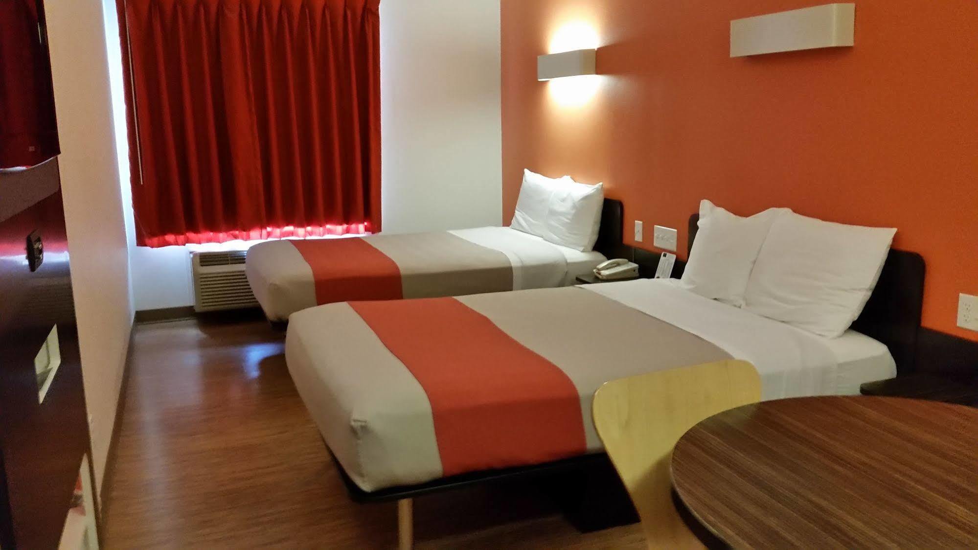 Baymont By Wyndham Williston Hotel Bagian luar foto
